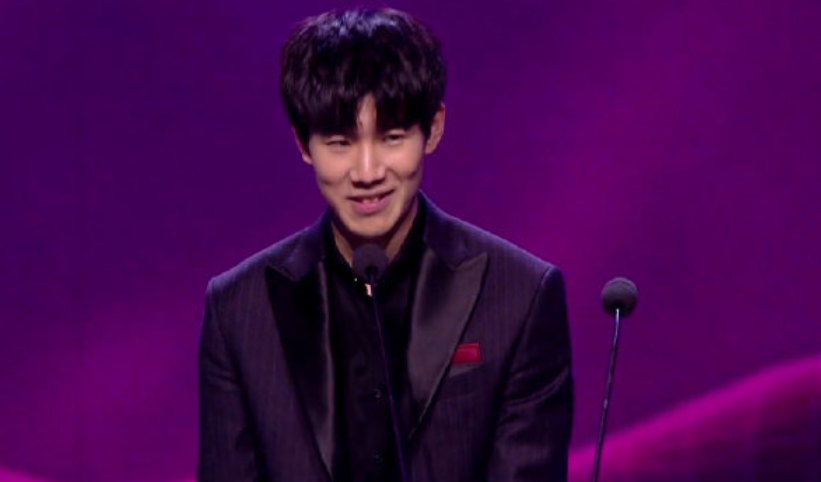 LPL whistleblower： 关于 JD Gaming 中路选手 Yagao 的转会期没有消息，他可能会选择在2025年休息！